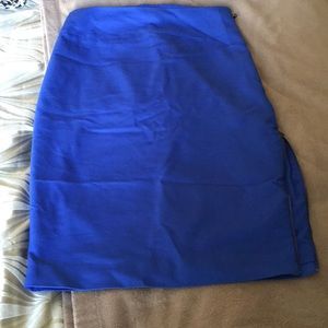 Blue Express skirt size 6 with side zip below knee